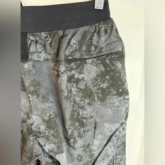 Lululemon Men’s 7” Tactile Print Anchor Black License to Train Linerless Shorts - Picture 5 of 7